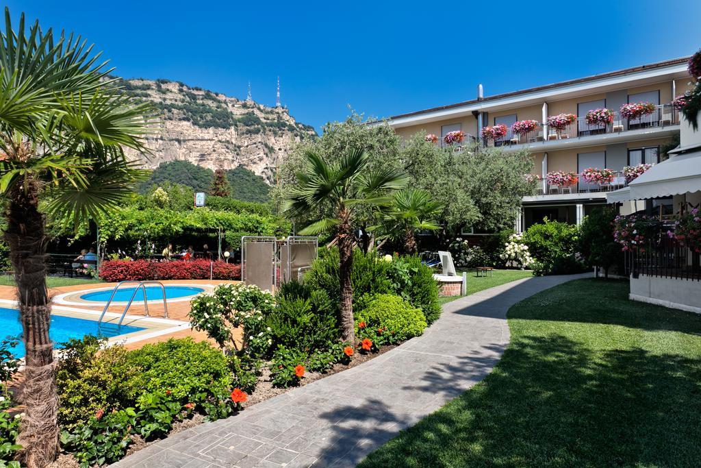 Sporthotel Villa Stella Torbole Sul Garda Esterno foto