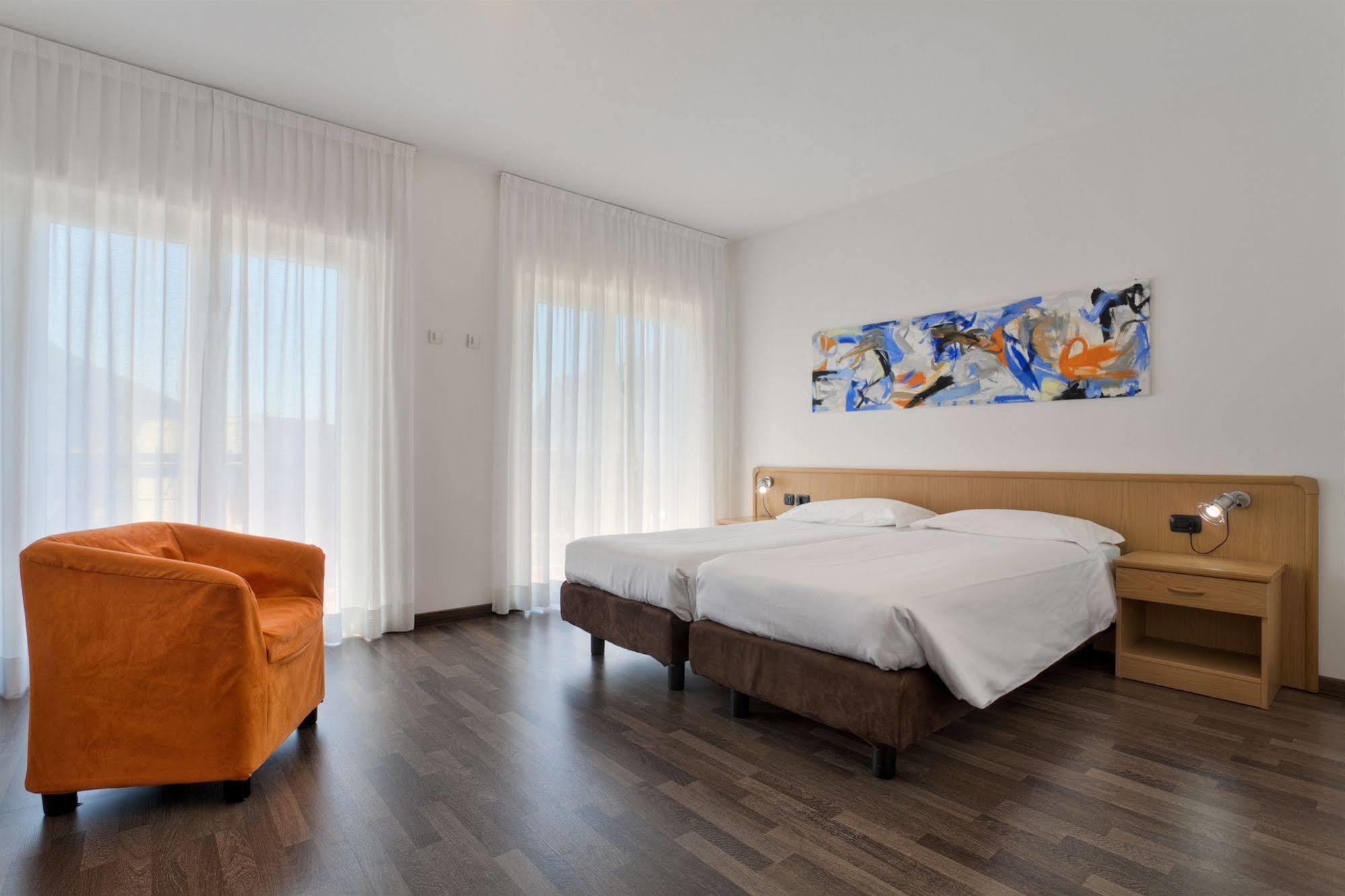 Sporthotel Villa Stella Torbole Sul Garda Esterno foto
