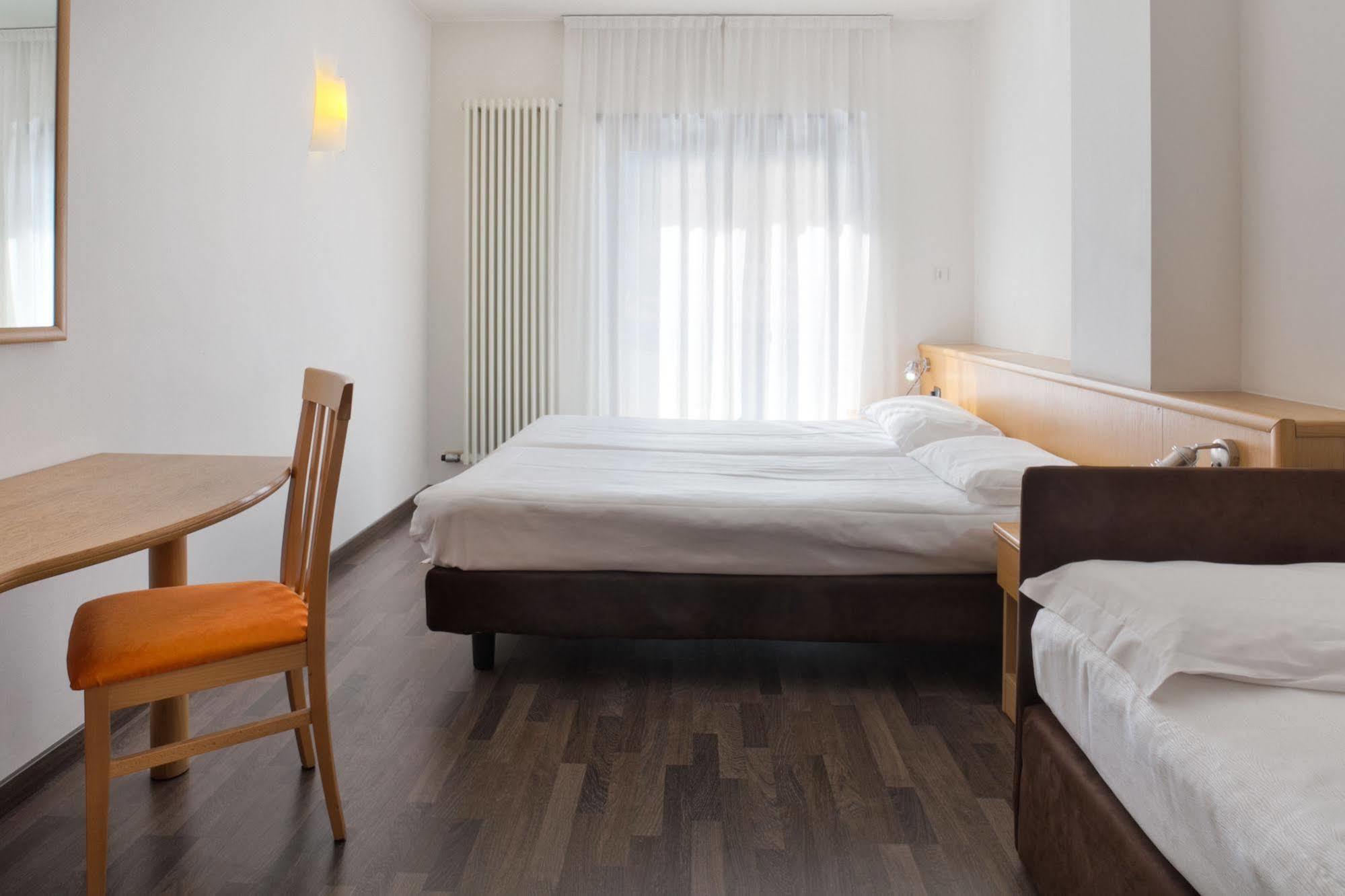 Sporthotel Villa Stella Torbole Sul Garda Esterno foto