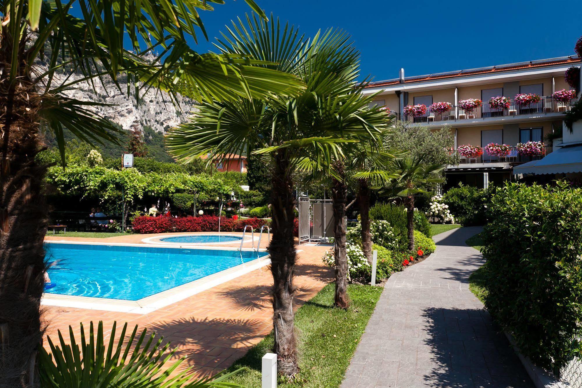 Sporthotel Villa Stella Torbole Sul Garda Esterno foto